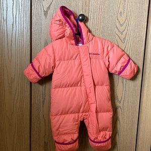 Columbia peach colored baby bunting.In perfect condition . Dawn filling